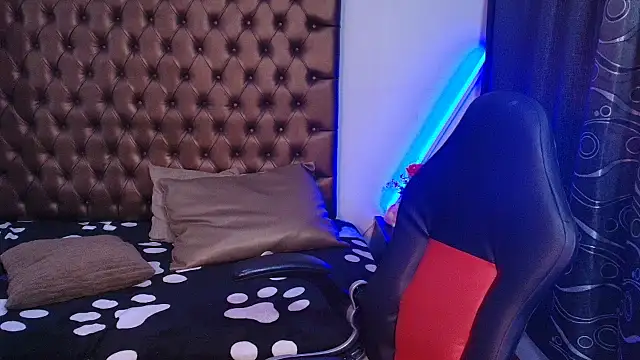 lailahdark online show from March 2026 09:16:02 PM