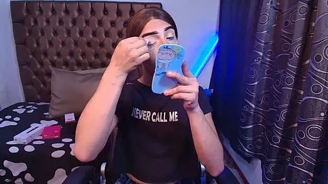 lailahdark online show from April 2026 10:00:01 PM