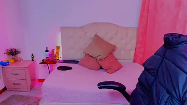 lailahdark online show from November 2025 04:05:01 AM