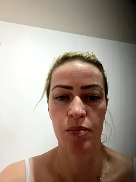 Snapshot of Alerquinasc chatting on October 2025 05:09:02 AM Alerquinasc online show from October 2025 05:09:02 AM