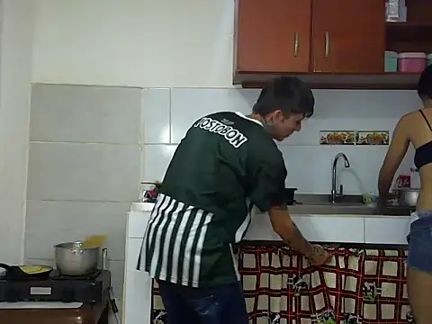 MeganAndMaxxh online show from November 2025 01:21:01 AM