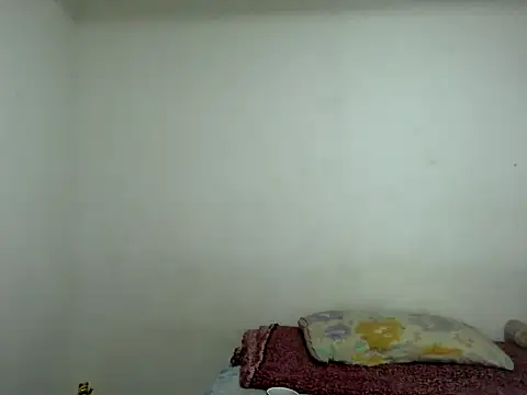 MeganAndMaxxh online show from October 2025 01:04:02 AM