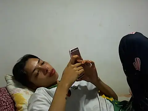 MeganAndMaxxh online show from October 2025 04:48:01 AM