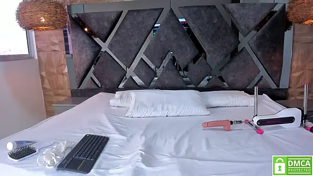 Selene  Lopez  online show from November 2025 08:09:02 PM