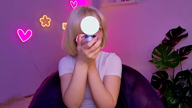 Charlotte Colinss online show from April 2026 05:36:02 AM