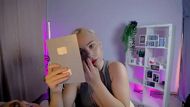 Charlotte Colinss online show from November 2025 04:28:01 AM