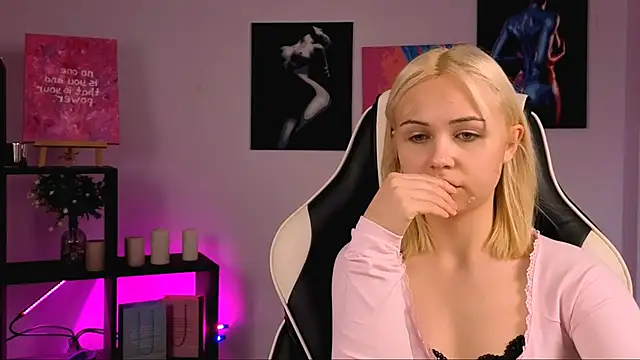 Charlotte Colinss online show from November 2025 02:48:01 AM