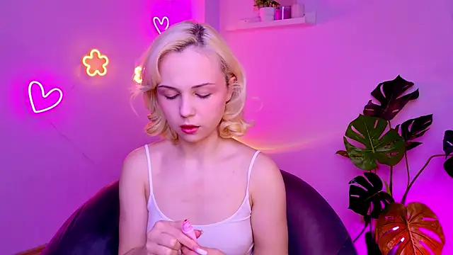 Charlotte Colinss online show from March 2026 04:07:02 AM