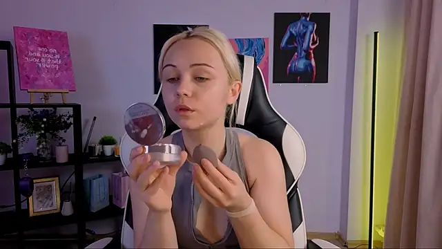 Charlotte Colinss online show from November 2025 05:39:01 AM