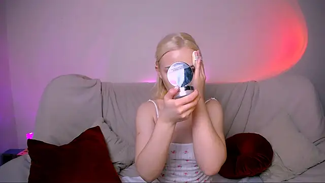 Charlotte Colinss online show from February 2026 04:21:02 AM