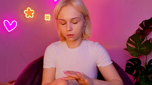 Charlotte Colinss online show from April 2026 03:30:02 AM