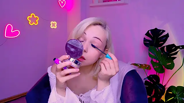 Charlotte Colinss online show from February 2026 05:03:02 AM