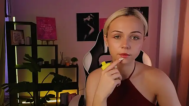 Charlotte Colinss online show from June 2026 04:31:01 AM