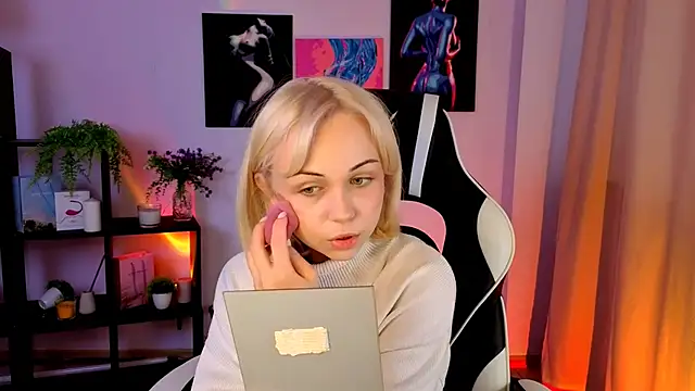 Charlotte Colinss online show from May 2026 04:43:01 AM