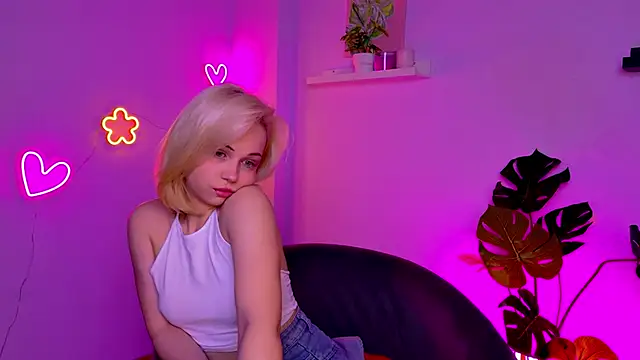 Charlotte Colinss online show from March 2026 03:43:01 AM