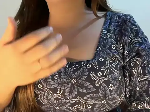 Remi Emmii online show from January 2026 07:31:01 PM