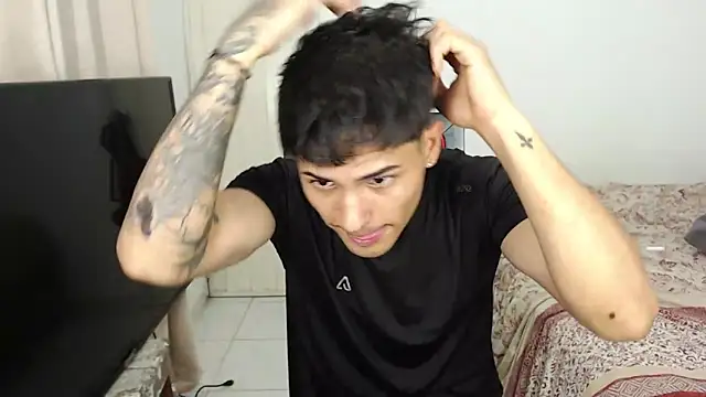 Snapshot of Alex_mojica chatting on October 2025 06:02:02 AM Alex mojica online show from October 2025 06:02:02 AM