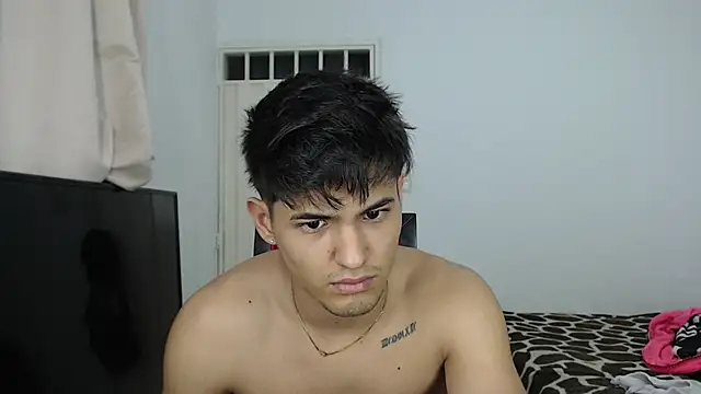 Alex mojica online show from October 2025 05:19:02 AM
