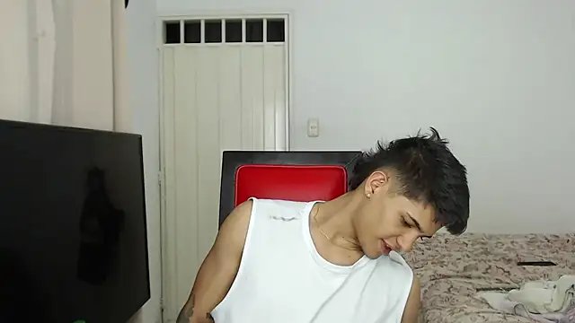 Snapshot of Alex_mojica chatting on October 2025 05:06:01 AM Alex mojica online show from October 2025 05:06:01 AM