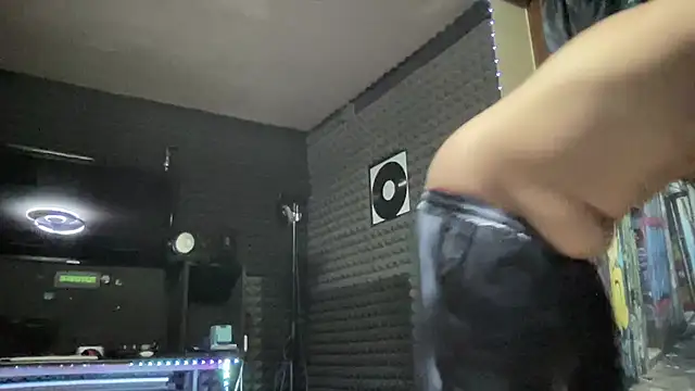Snapshot of kashume- chatting on April 2026 11:03:02 PM kashume- online show from April 2026 11:03:02 PM