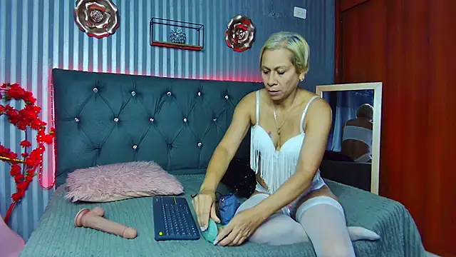 geminis milf online show from October 2025 06:42:01 PM