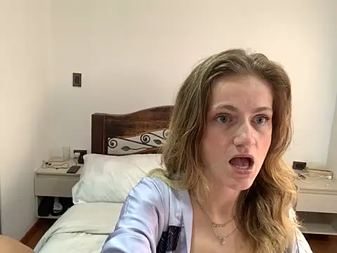 Snapshot of andyzuzka chatting on October 2025 01:56:02 PM andyzuzka online show from October 2025 01:56:02 PM