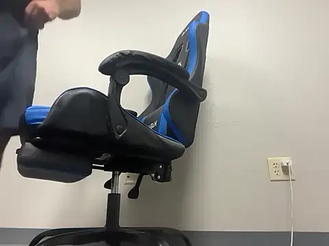 bearcub300 online show from September 2025 07:20:02 PM