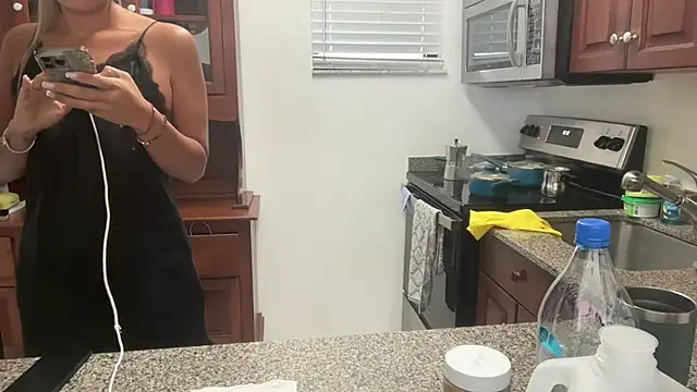 prettyykitty22 online show from October 2025 02:18:02 PM