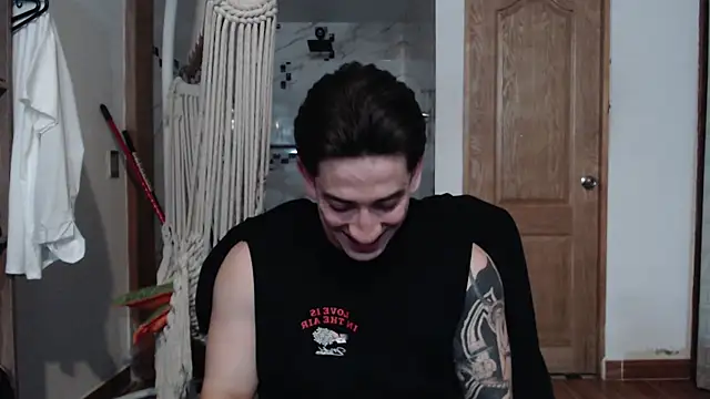 Snapshot of AteneoJr chatting on November 2025 03:43:01 AM AteneoJr online show from November 2025 03:43:01 AM