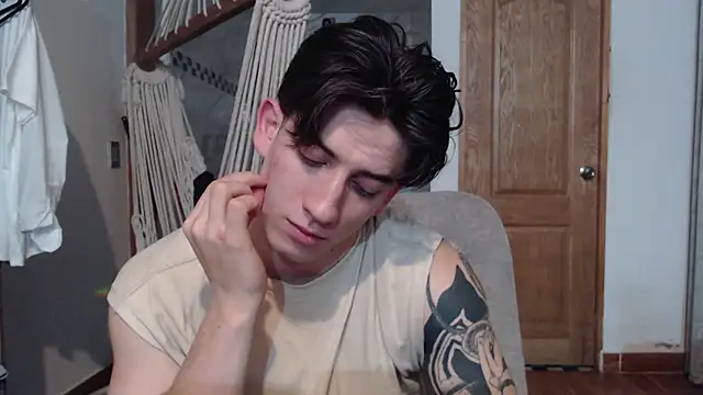 Snapshot of AteneoJr chatting on November 2025 05:44:02 AM AteneoJr online show from November 2025 05:44:02 AM