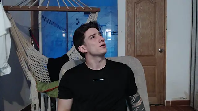 Snapshot of AteneoJr chatting on December 2025 04:35:02 AM AteneoJr online show from December 2025 04:35:02 AM