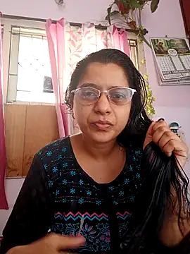 Snapshot of thanusi_2 chatting on October 2025 06:48:01 AM thanusi 2 online show from October 2025 06:48:01 AM