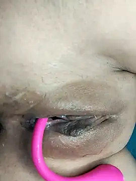 linhlinh xx87 online show from November 2025 07:46:01 AM