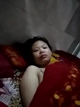 LinhNa999 online show from December 2025 01:43:02 PM