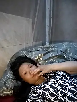 LinhNa999 online show from April 2026 01:04:02 PM