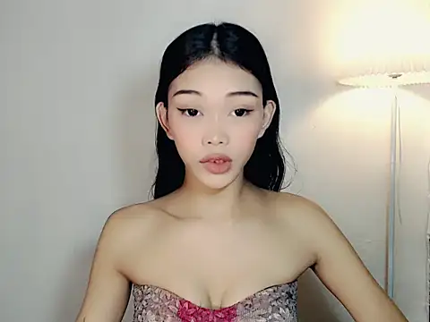 holyakiesha online show from November 2025 10:45:01 PM