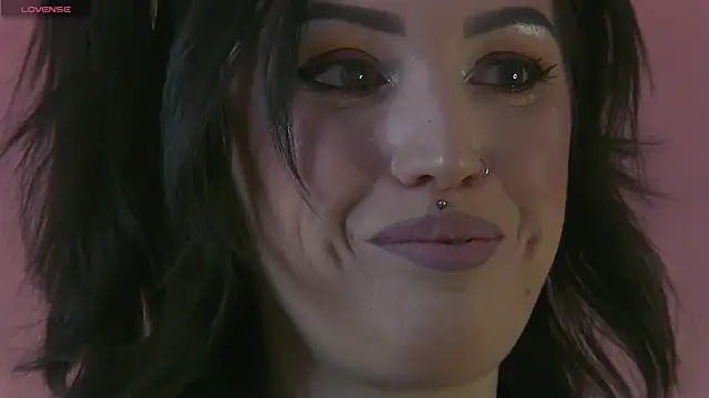 Snapshot of EnyaHazell chatting on November 2025 07:25:01 PM EnyaHazell online show from November 2025 07:25:01 PM