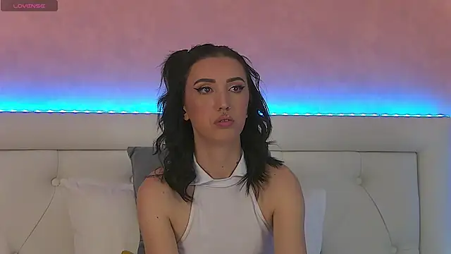 Snapshot of EnyaHazell chatting on November 2025 07:28:01 PM EnyaHazell online show from November 2025 07:28:01 PM