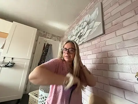 Anastasia-BlondeXX online show from February 2026 09:21:01 AM