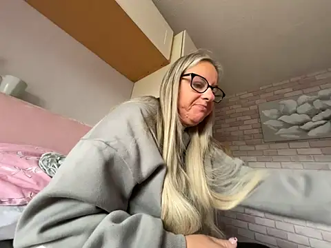Anastasia-BlondeXX online show from April 2026 11:27:01 AM