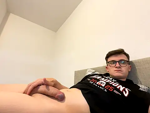 Eternelfrisson online show from September 2025 04:35:01 PM