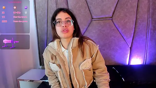 Isabela Colins online show from October 2025 12:30:02 PM