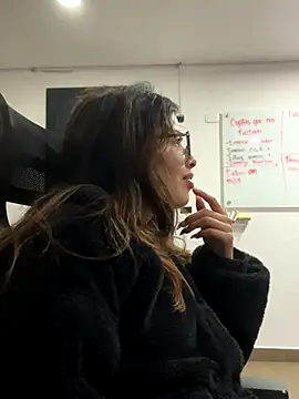 Isabela Colins online show from September 2025 11:33:02 AM