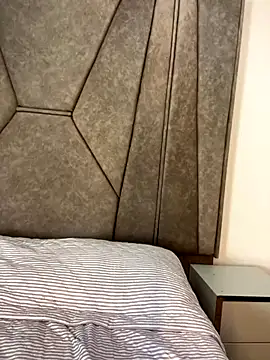 Isabela Colins online show from September 2025 01:14:01 PM