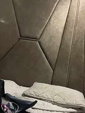 Isabela Colins online show from September 2025 11:47:02 AM