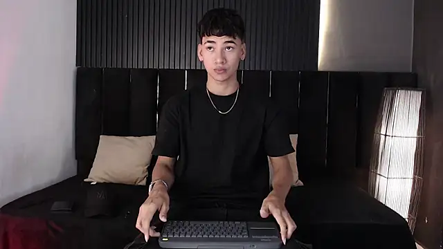 Dominic ghost online show from November 2025 09:26:02 PM