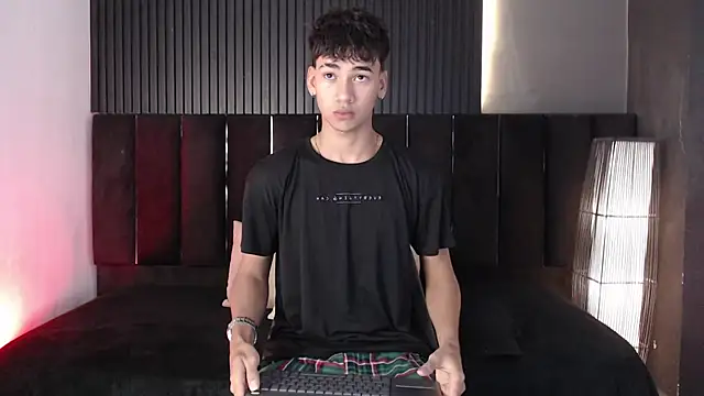 Dominic ghost online show from November 2025 03:32:01 AM