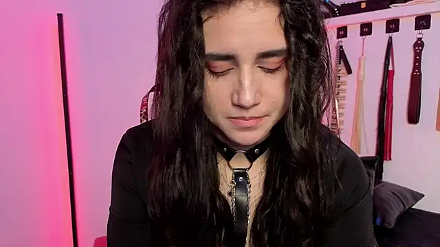 elowen halley1 online show from February 2026 06:41:01 PM