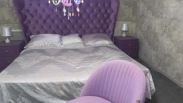 Eloisa Eliot online show from December 2025 04:30:01 PM