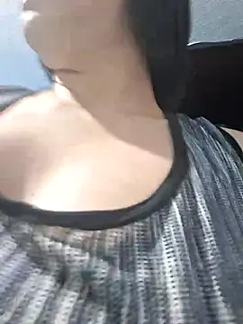 vaneza1999 online show from October 2025 06:42:01 PM
